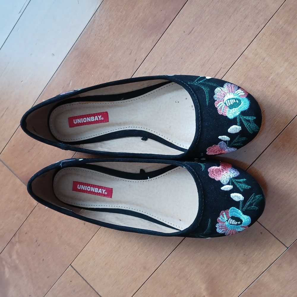 Embroidered ballet flats